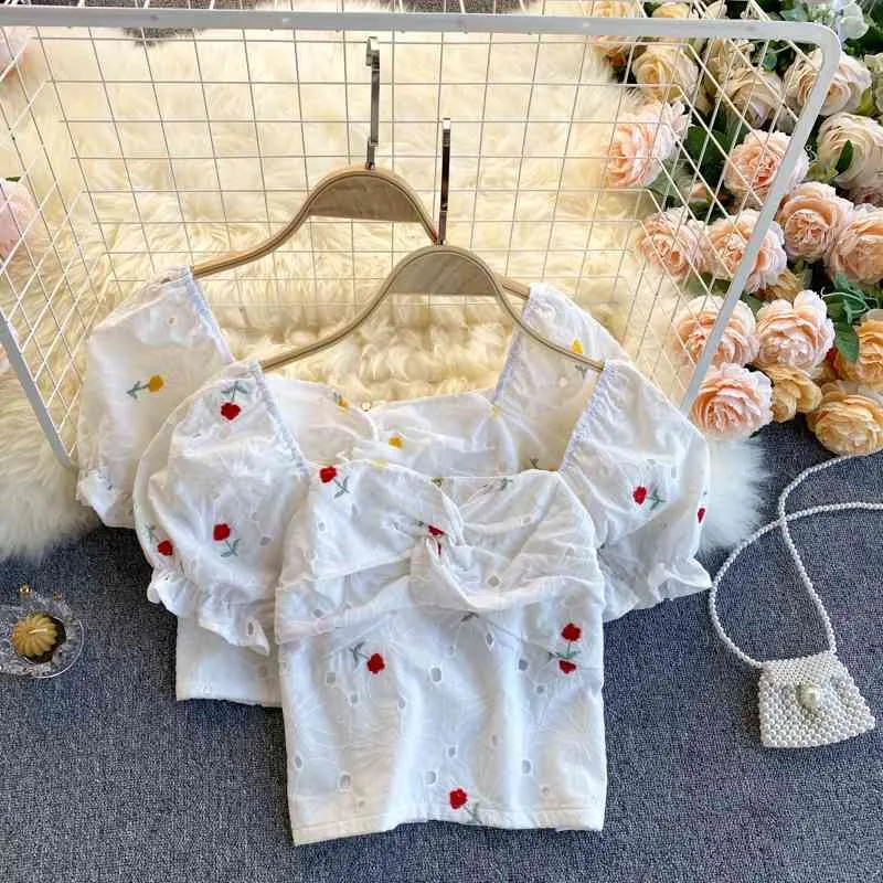 女性のシャツの甘い刺繍の花ツイストショートトレンディとブラウス210420のための夏のビンテージトップ