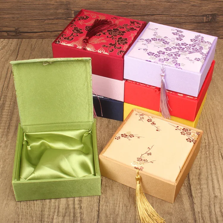 4pcs Large Tassel Chinese style Cotton Filled Gift Boxes for Jewellery Bracelet Square Silk Box with Jewelry Packaging Case Wholesale