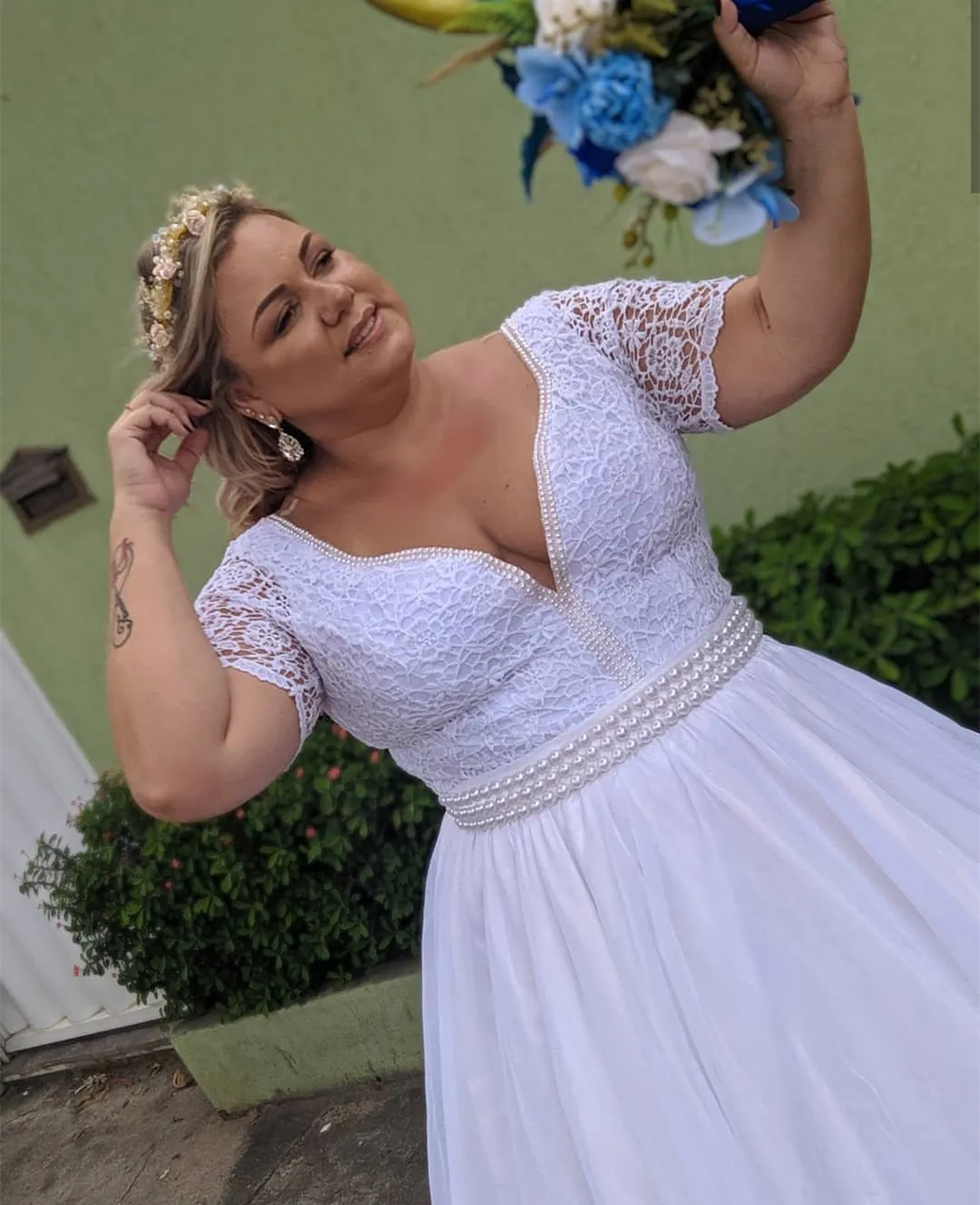 Size 28 wedding dress with sales sleeves