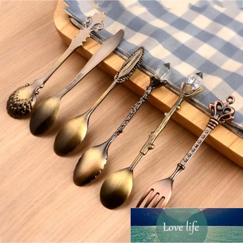 Dessert Spoons Coffee Spoon Teaspoon Vintage Royal Style Metal Carved Fruit Dessert Spoons for Kitchen Dining Bar 6pcs/set Factory price expert design Quality