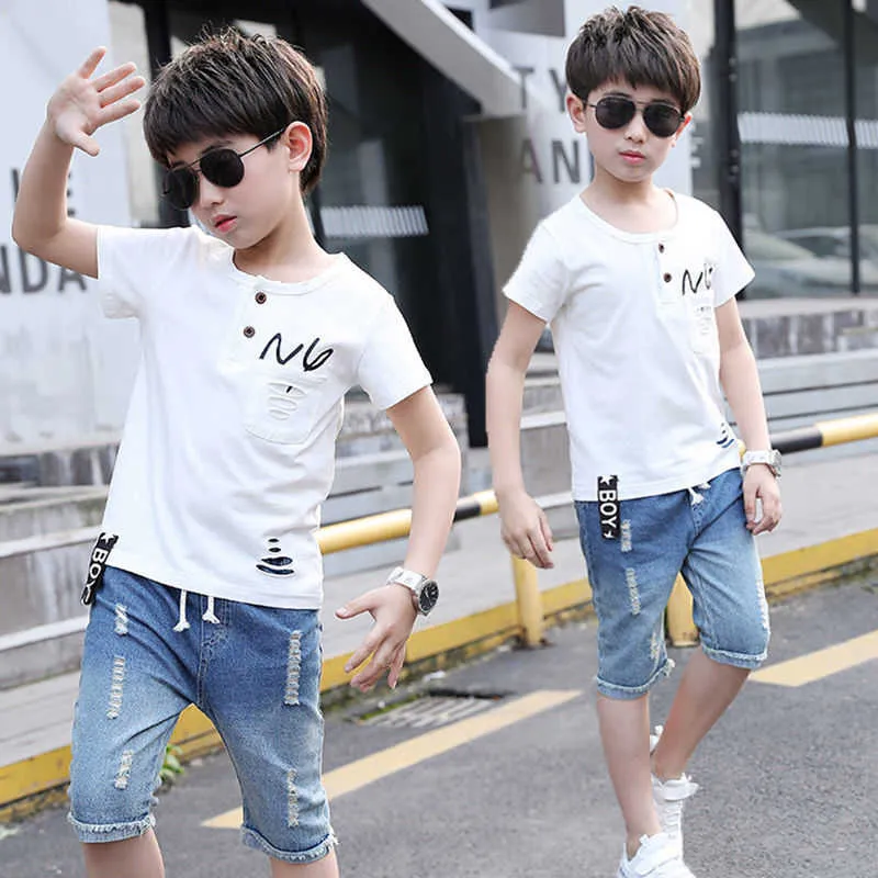 Ny Sport Passar Teenage Summer Boys Kläder Ställer Kortärmad T-shirt Hål Jeans Casual 5 7 9 10 12 13 YRS Barnpojke Kläder X0802