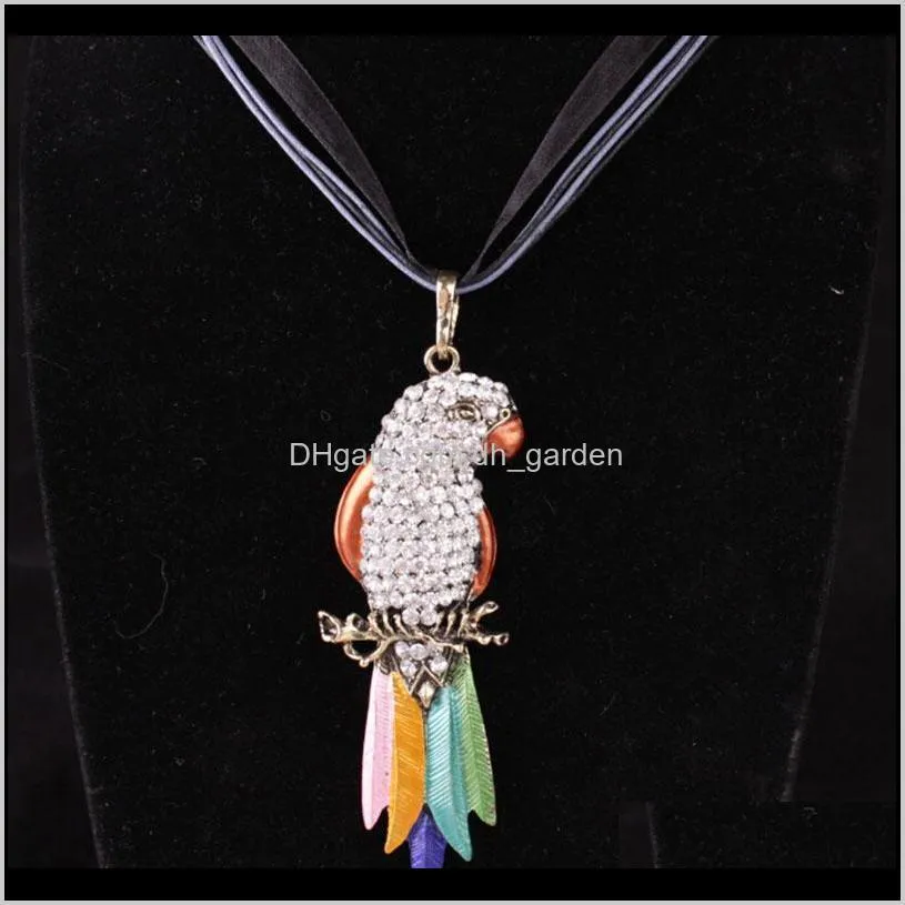Colorful Crystal Parrot Necklace Lace Chain Best Friends Pet Bird Pendants for Women Fashion Jewelry Gift 162079