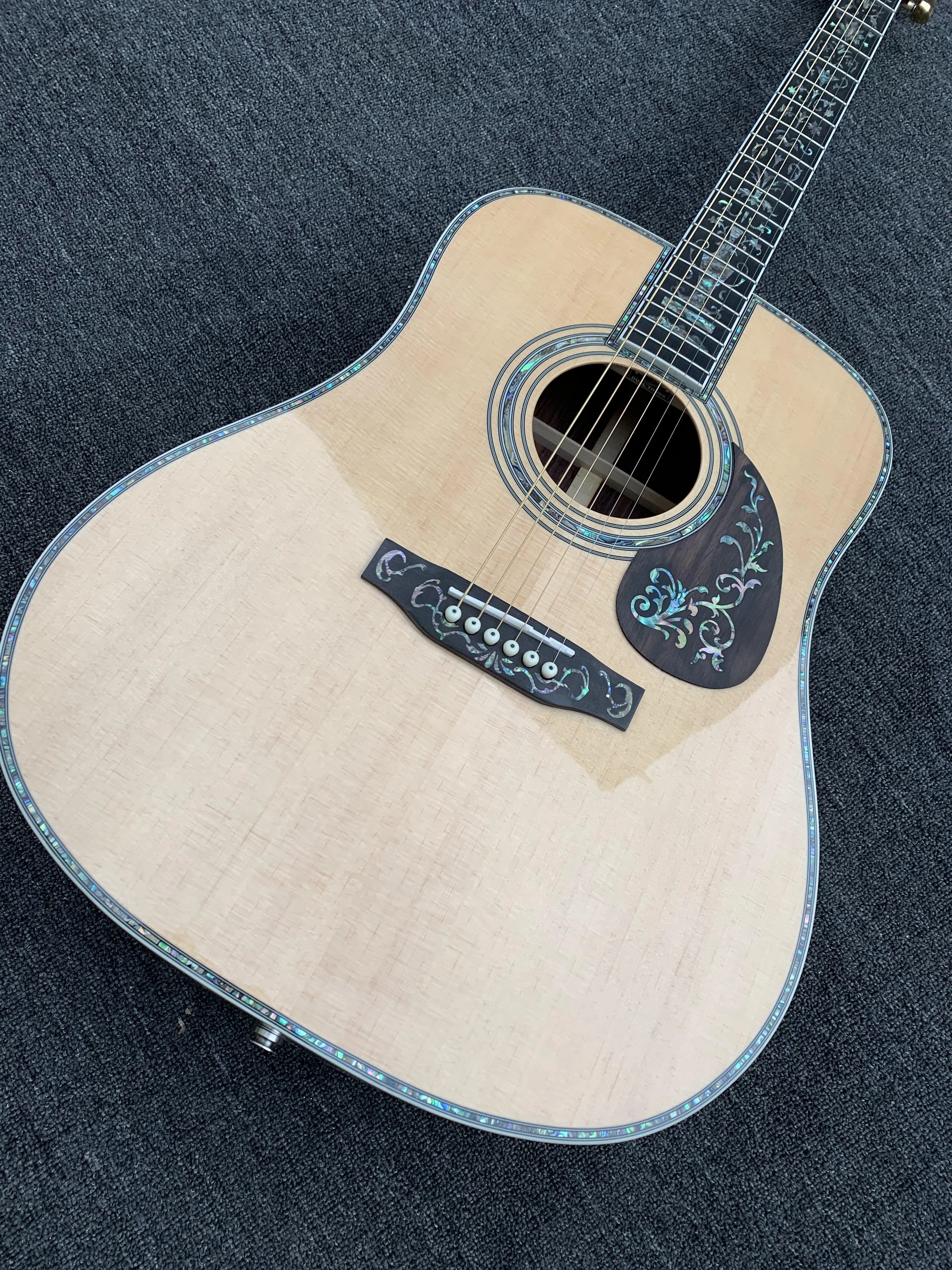 2022 New 41インチLuxury Acoustic Acoustic Guitar + Eq。トウヒのベニヤローズウッドの側面と背面、黒檀の指板アワビの貝殻。