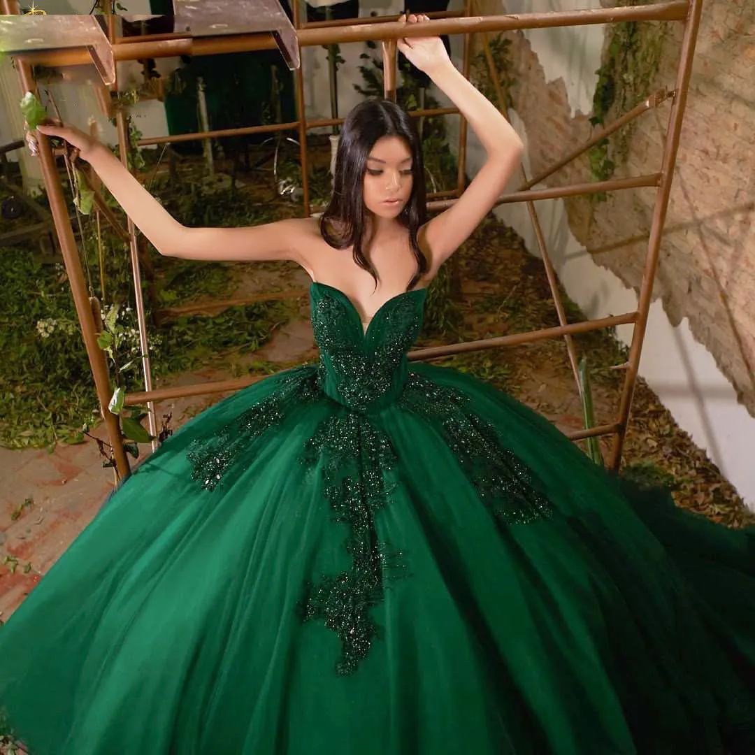 Hunter green shop quinceanera dresses