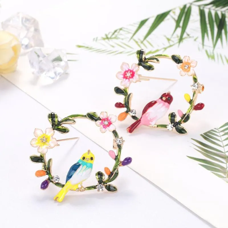 Pins, broches jóias românticas flor garland pinos encanto esmalte 2 cor aves broche hijab pin roupa para mulheres emblema al617