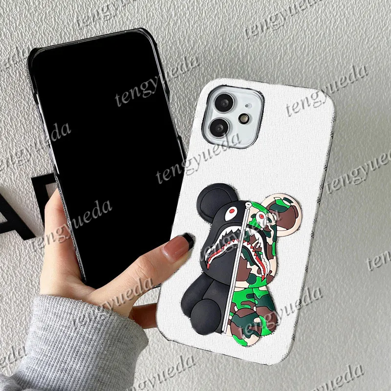 3D Doll Bear Fashion Designer Cases for iPhone 15 15pro 14 14pro 14plus 13 12 11 Pro Max XS XR XSmax Hard Shell Wost Wost With Samsung S22 S23 Ultra