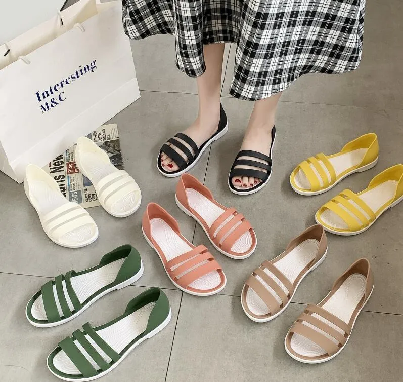 2024 Sommar Nya kvinnor Sandaler Korean Simple All-Match Female Sandals Fashion Waterproof Flat Beach Casual Shoes Ladies Roman Slippers