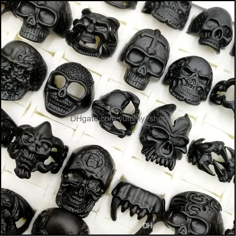 Fashion new 100pcs/lot Gothic Punk Skull band Rings black colour Tough Guy retro mix Styles Men`s Women`s Jewelry Gift(size:18mm-23mm)