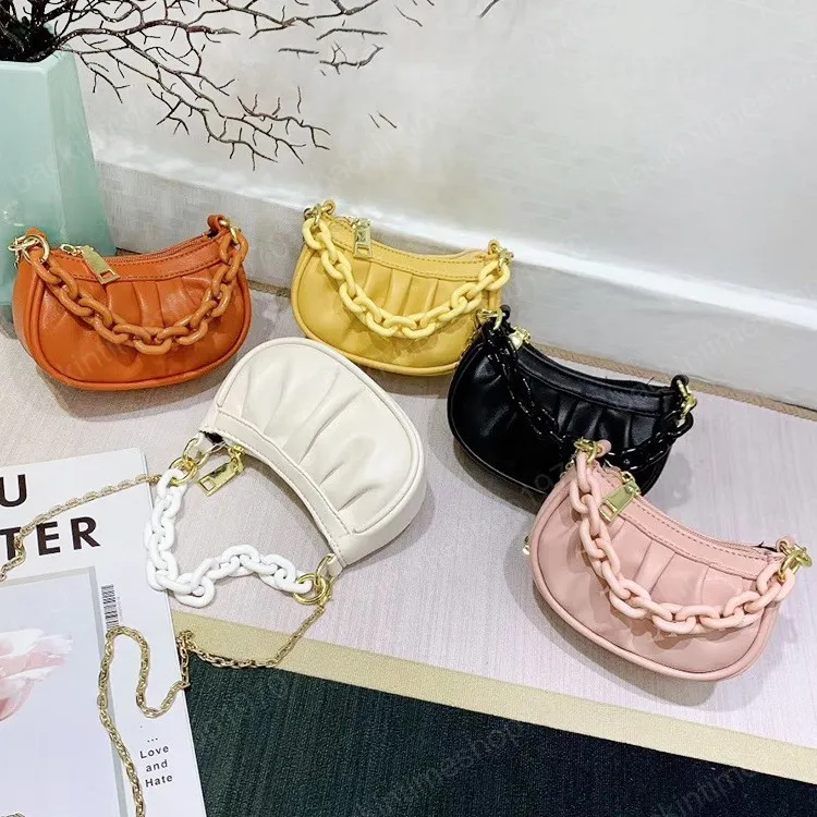 Красивые модные сумки для девочек – выбор стильных аксессуаров для самых маленьких модниц