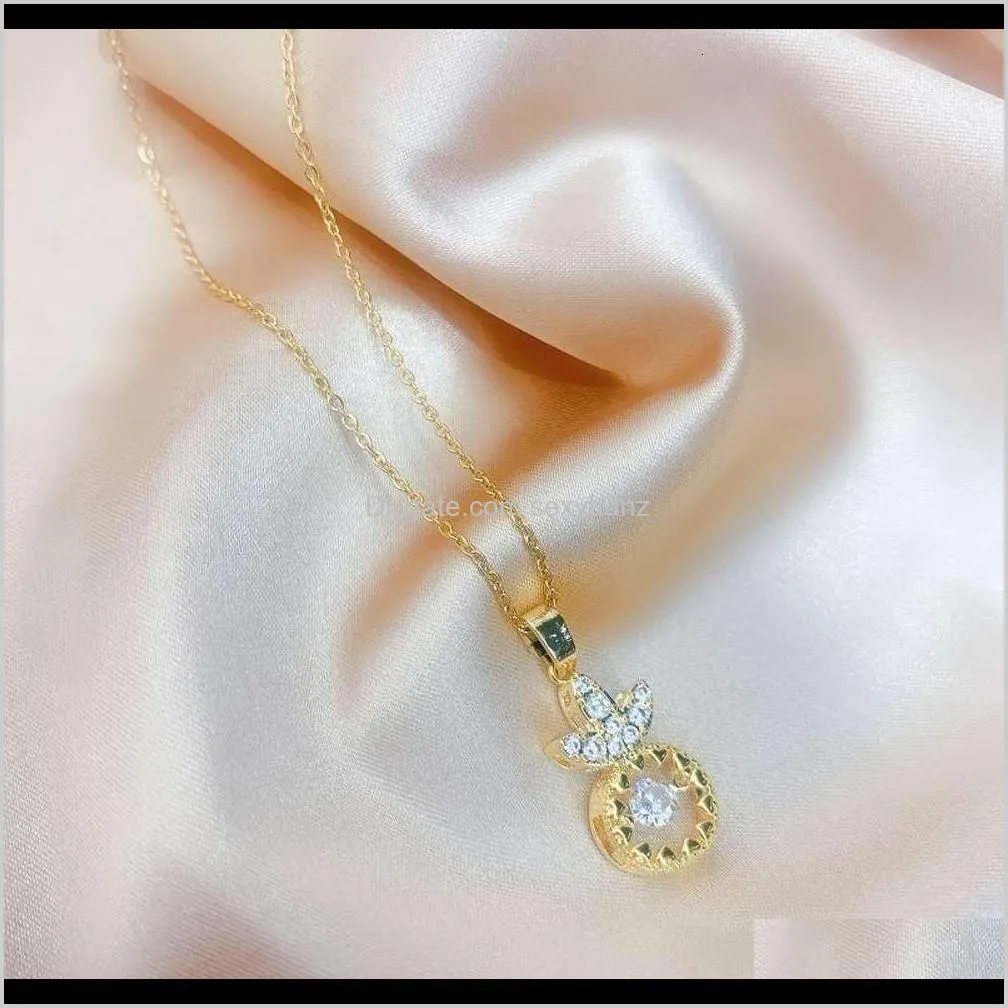 pendant real gold color and copper micro inlaid round diamond four claw beating heart flower crown temperament women`s trendy clavicle