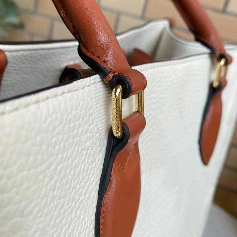 Designer Onthego 2021 SS Ladies Crossbody Bag Vintage Handbag Plain Classic Letter Cowhide Double Handle Delicate Tote Bags Women Fashion Shoulder Handbags Totes