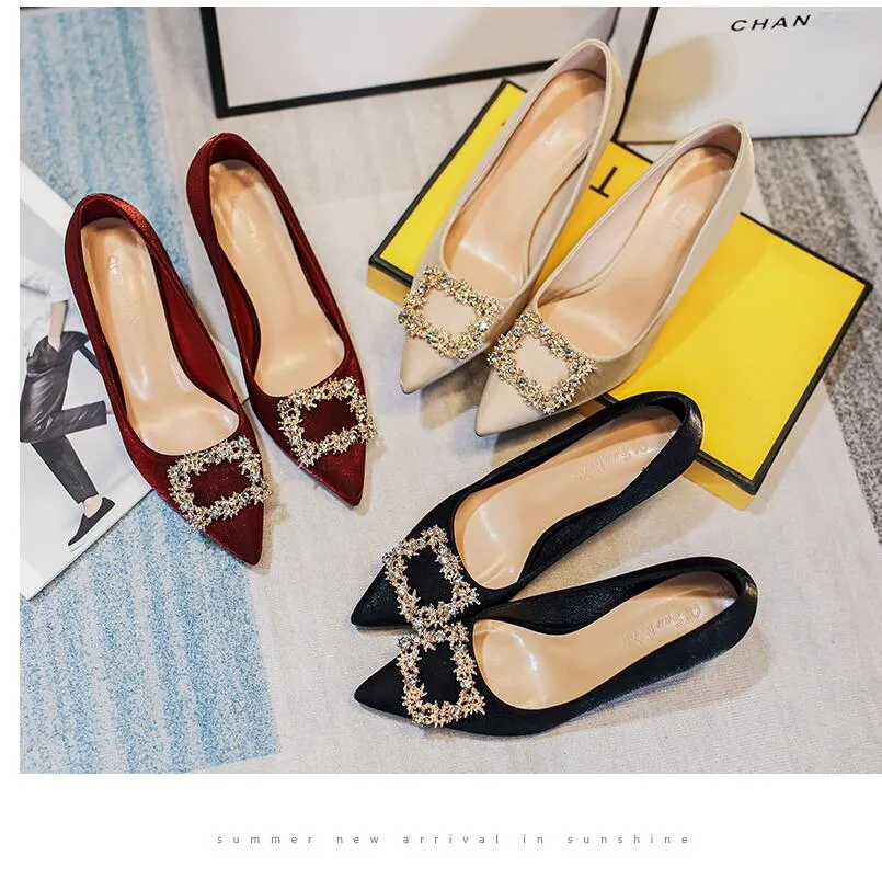 Tacones beige on sale cerrados
