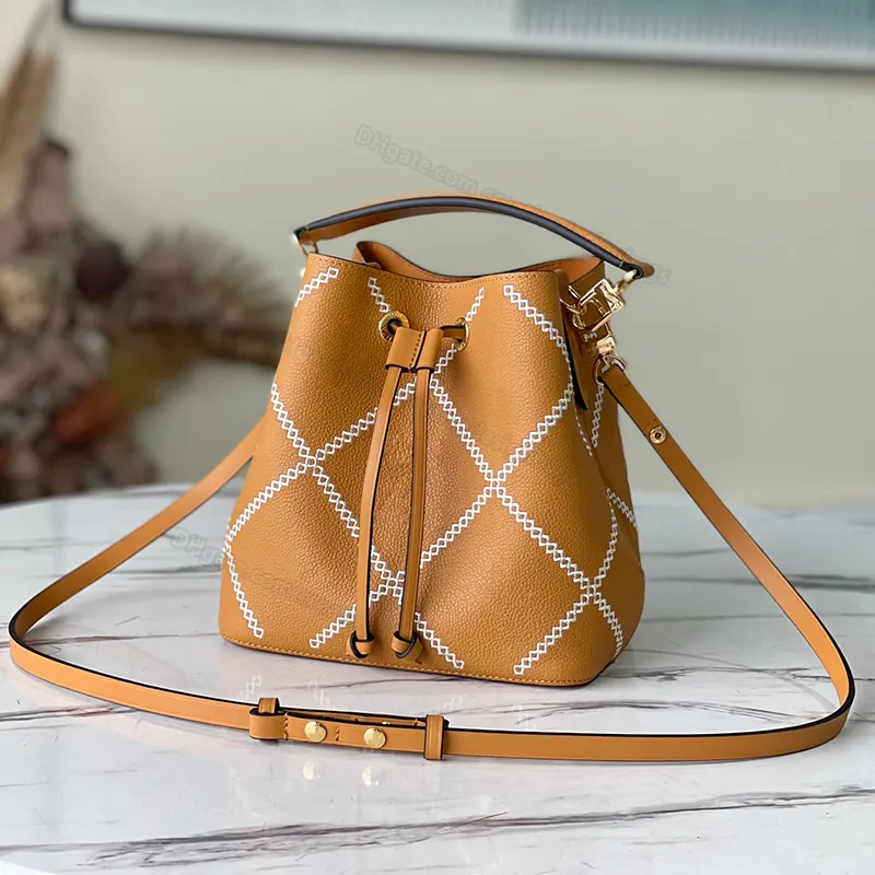 Neonoe Cream Mini Bucket Bag Soft Full Leather Grained Calfskin Quiltad foder tryckt präglad broderad blommig en axel crossbody väska 46023 46029 20cm l208