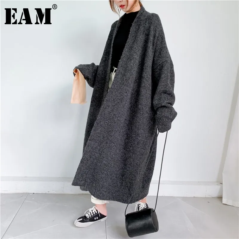 [EAM]グレーの大きなサイズの厚手の編み物のセータールーズフィットVネック長袖の女性ファッション秋冬163 210812