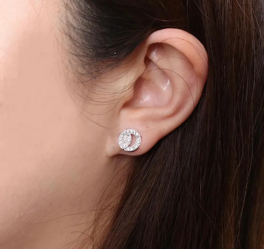 Womens diamond stud earrings deals