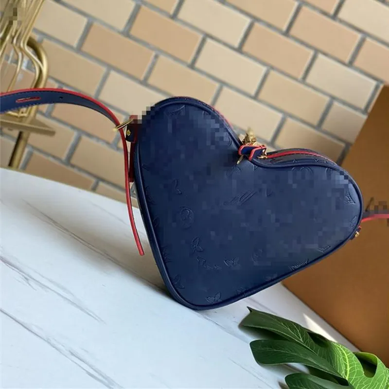 Kalp şeklinde 22 cm Mektup Kalpler Omuz Çantaları Yüksek Kalite Bayan Çanta Mini Moda Çanta Gerçek Deri Çanta Aplikler PVC Çanta