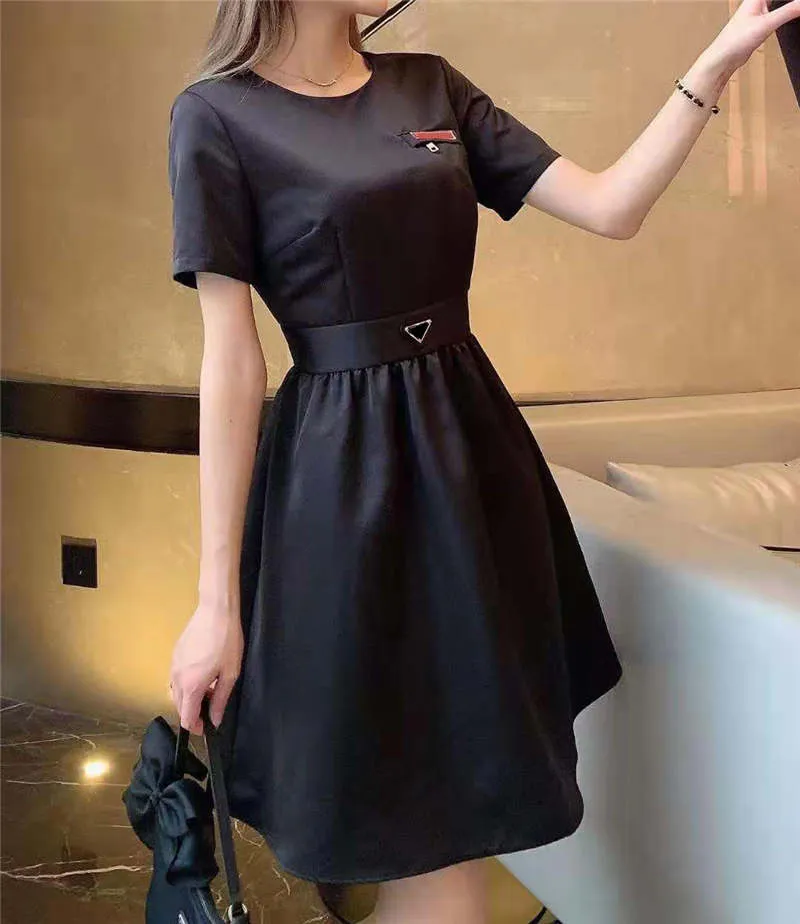Women Dress Shirt For Spring Summer Outwear Casual Style With Budge Letter Lady Slim Dresses Belt Pleated Skirt Button Zipper Bust Tops