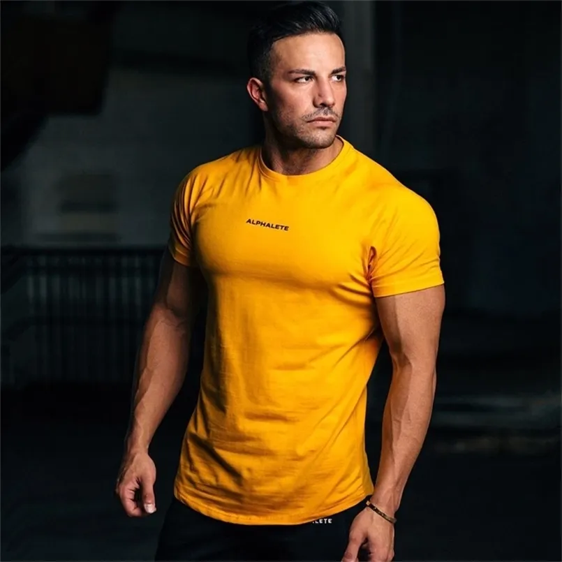 Maglietta da palestra in cotone da uomo Fitness allenamento Skinny manica corta T-maschio Bodybuilding Sport Tee Tops Abbigliamento casual estivo 220304