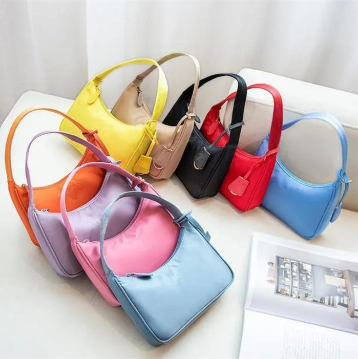 Högkvalitativ kvinnors lyxdesigner kosmetiska väskor totes fall på nylon plånbok mode läder berömd axel koppling väska handväskor hobo crossbody handväska