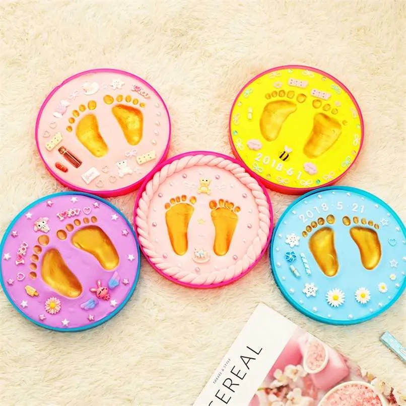 Empreinte de bébé cadeau de bébé Soins de bébé Séchage à l'air Argile molle DIY Bébés main pied Empreinte Kit Coulée Jouets tampon d'impression né souvenir 211028