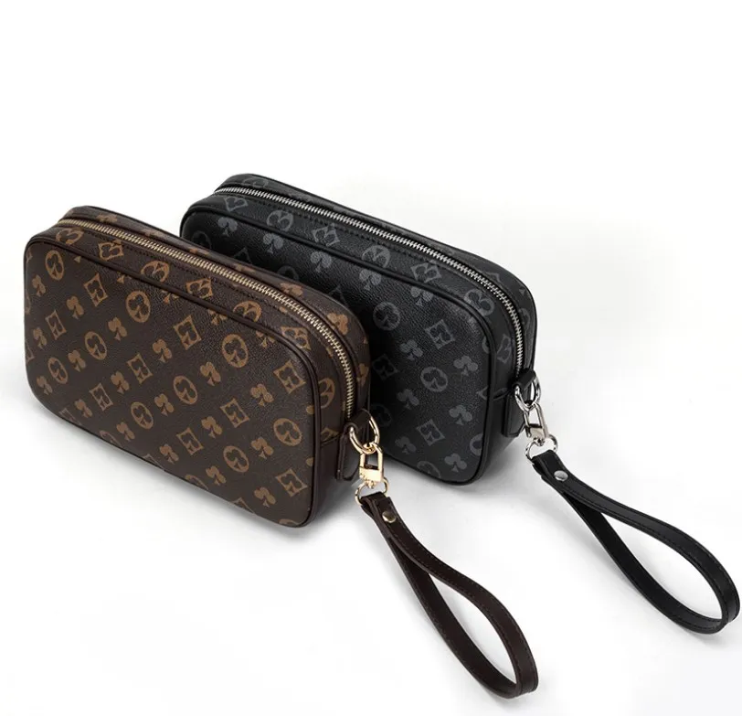 Handväska kvinnor Luxurys designers väskor avslappnad resor stor kapacitet koppling kuvert pu material mode plånbok