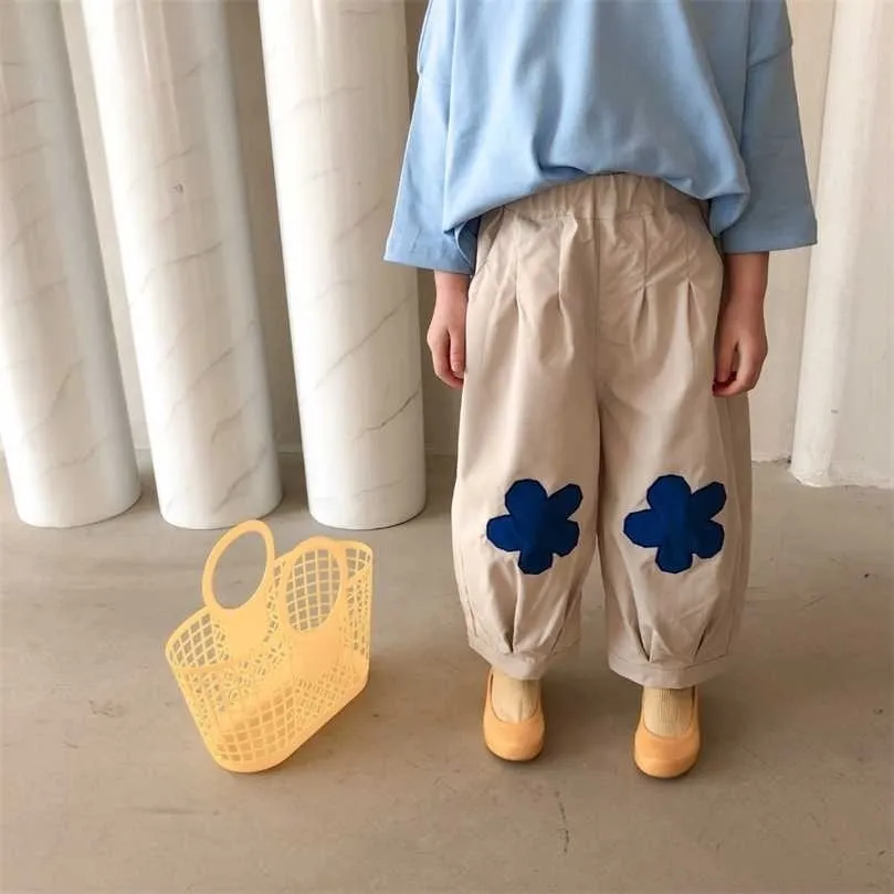 Pantaloni casual a fiori blu in stile giapponese per ragazze Pantaloni larghi in cotone primaverile 2-7 anni 211103