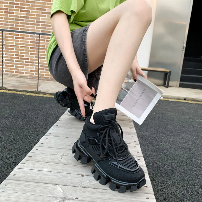 أحذية قماش غير رسمية منصة مطاطية للأحذية للرجال والسيدات مستوحاة من الدراجات النارية عبر إطار الأزياء الفاخرة من نايلون هوادا تصميم فريد