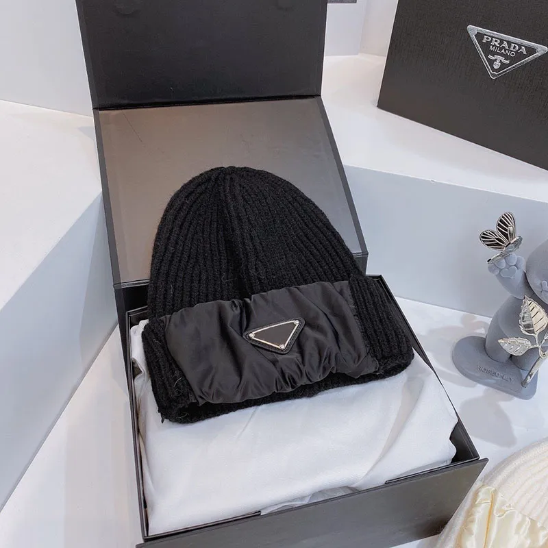 Prada triangle-logo corduroy cap - Neutrals
