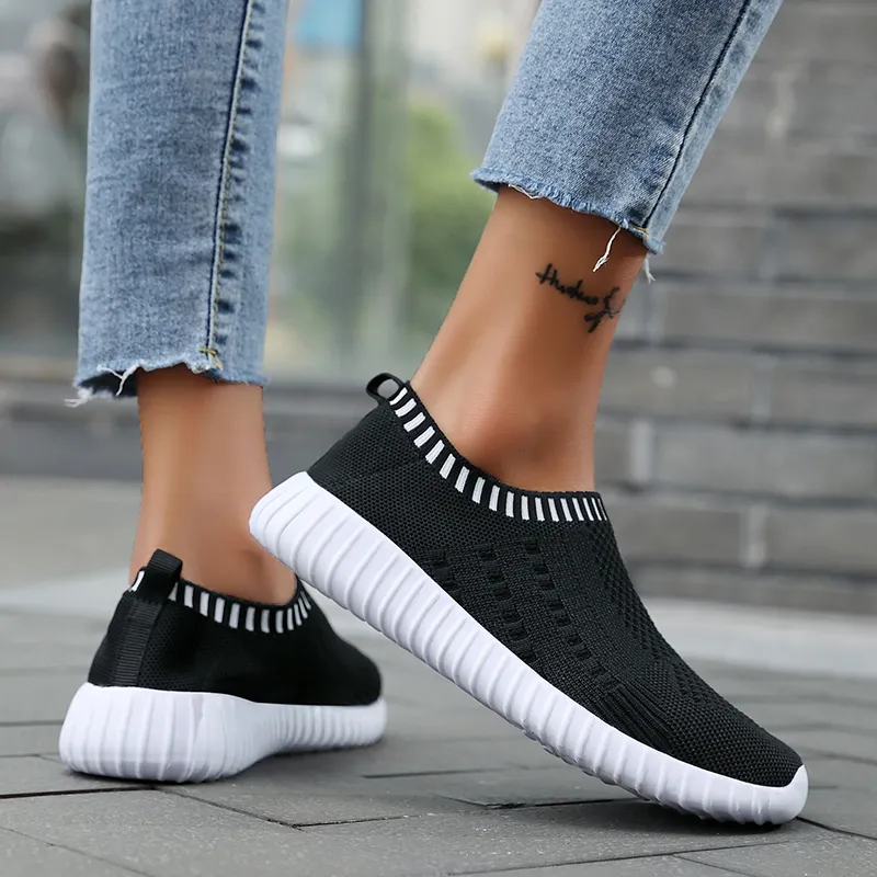 Zapatos deportivos originales para mujer, zapatos voladores para mujer, primavera y verano 2021, informales, transpirables, negro, blanco, rojo, gris, malla para mujeres, estudiantes, correr