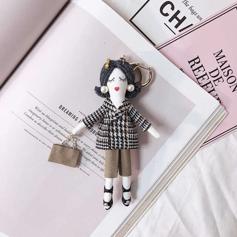 Fashion Girl Heart Doll Keychain Creative Real Mink Fur Keychain Pompom Bag Luxury Car Pendant Bag Pendant G1019