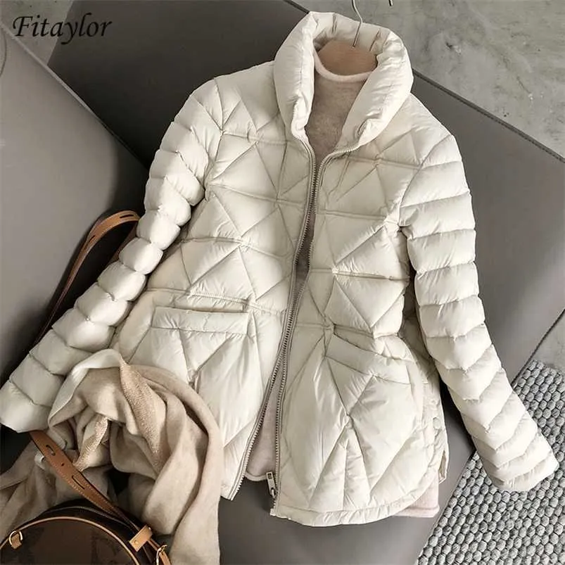 Fitaylor Winter Light Down Short Jacket Women 90% White Duck Down Warm Coat Ladies Stand Collar Casual sciolto tinta unita Outwear 210930