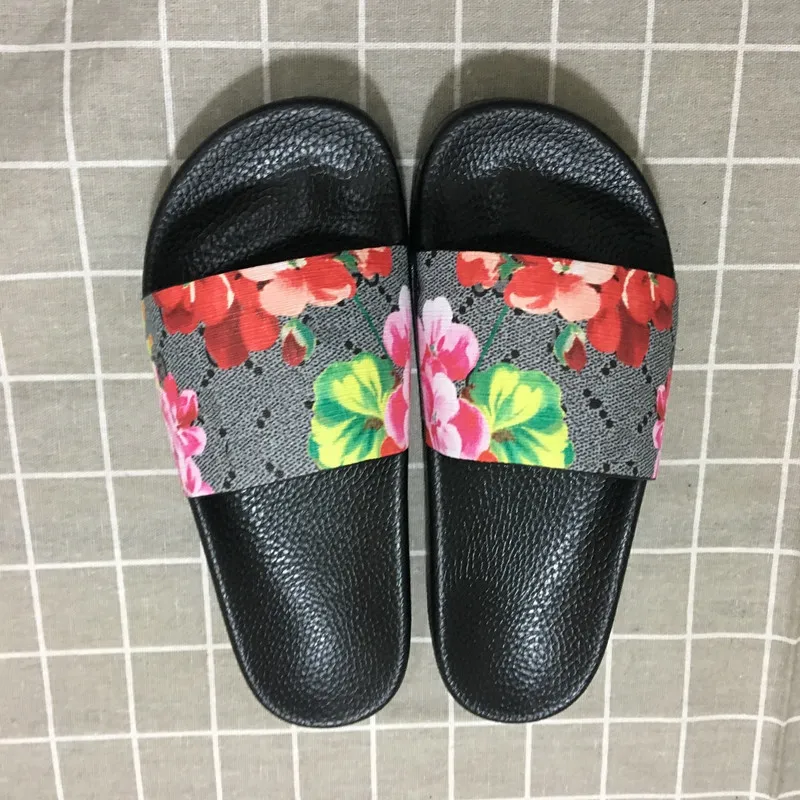 Luxury Designer Shoes Slides Summer Beach Indoor Designer Sandals House Designer Flip Flops Couples Slippers Without Box
