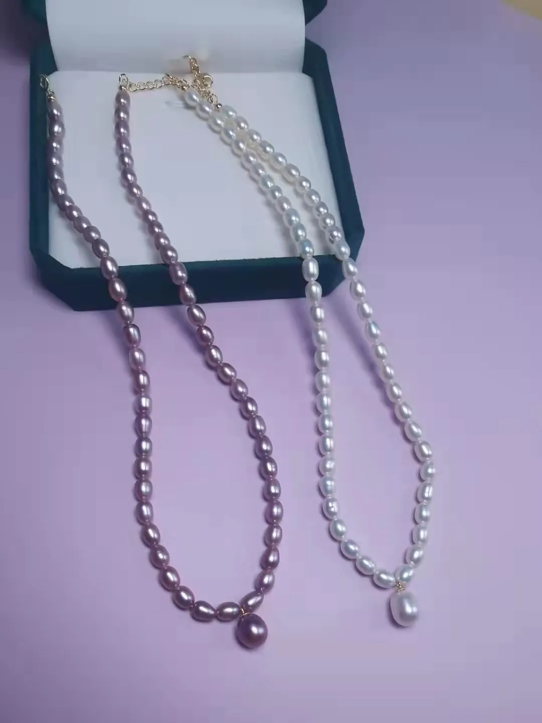 Elegante Halskette 5–6 mm, weiß, rosa, lila, Süßwasser-Reisperle, goldene Farbe, verlängerte Kette, Zubehör, Halskette, 38 + 5 cm