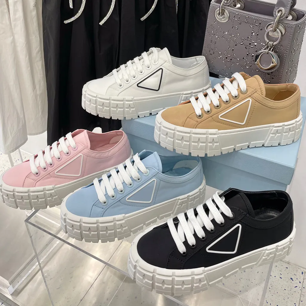 En gros Populaire Designer Chaussures Femmes Vente Pour Homme Femmes Toile La Grille Stripe Noir Rose Blanc Sneaker Casual À La Mode Plate-Forme Date Loisirs Baskets