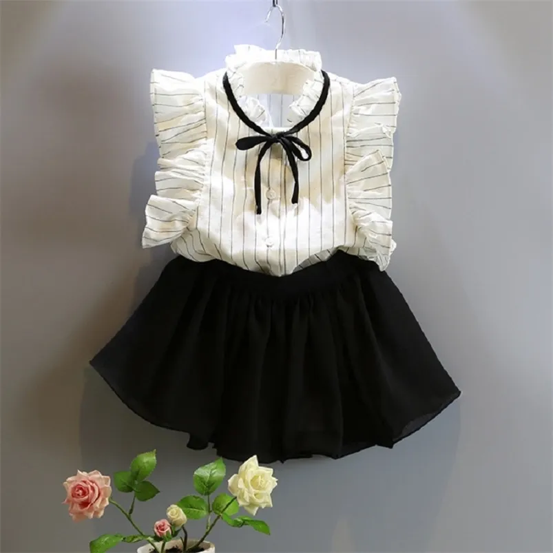 夏の子供たちセットフライスリーブストライプトップスブラックソリッドスカートカジュアル2ピース服2-7t 210629