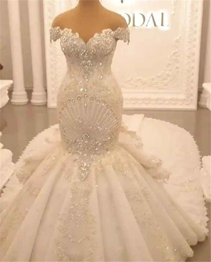 Splendidi abiti da sposa a sirena con perline Abiti da sposa 2021 Pizzo con applicazioni al largo della spalla Tiered Sweep Train Arabo robe de mari￩e