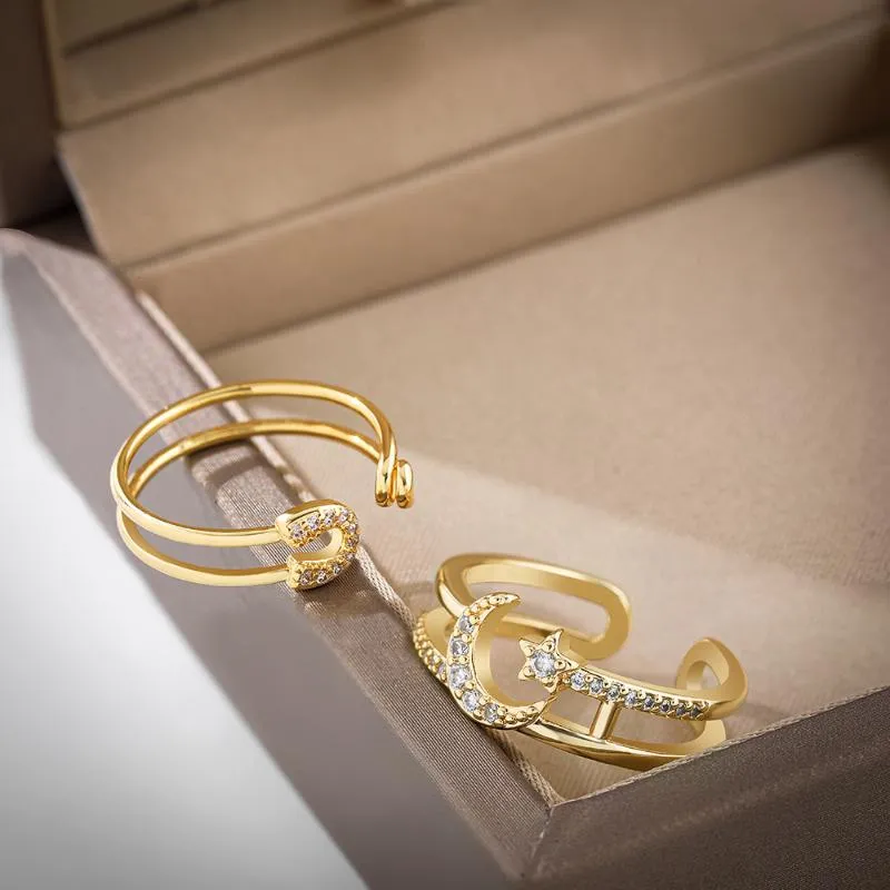 Anéis de casamento Design Tiny Zircon CZ Safety Pin Mangue para mulheres Estrela de lua de moda camadas duplas jóias abertas femme bijoux