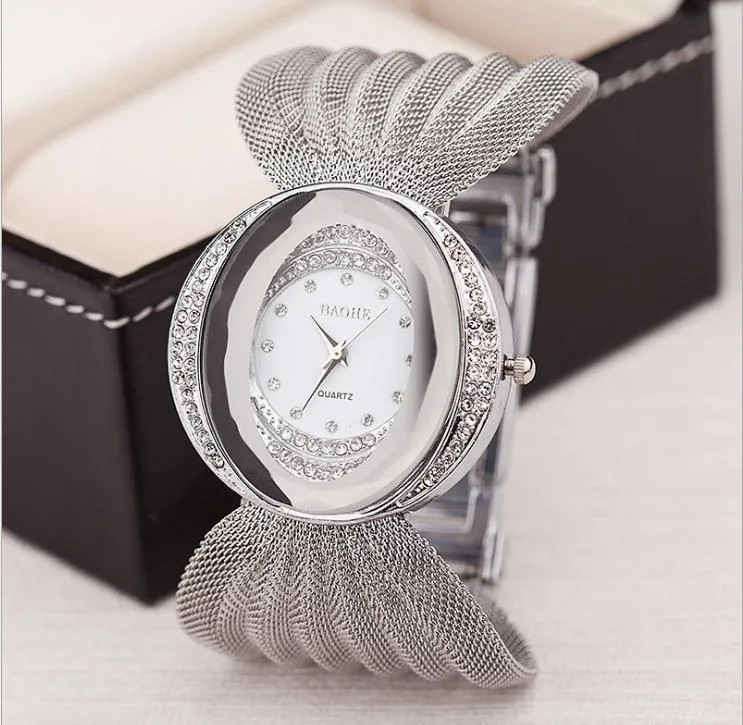 Dernier arrivée Luxueuse dames Montre-Bracelet Eliptical Dial Large Silver Mesh Bracelet Montres Womens Montres de mode Montres Quartz Montre-Bracelet