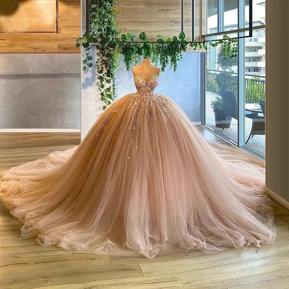 Blush Pink Quinceanera Suknie Suknia Balowa Sexy Sweetheart Neck Koronkowe Aplikacje Sukienka Formalne Party Prom Suknie Wieczorowe