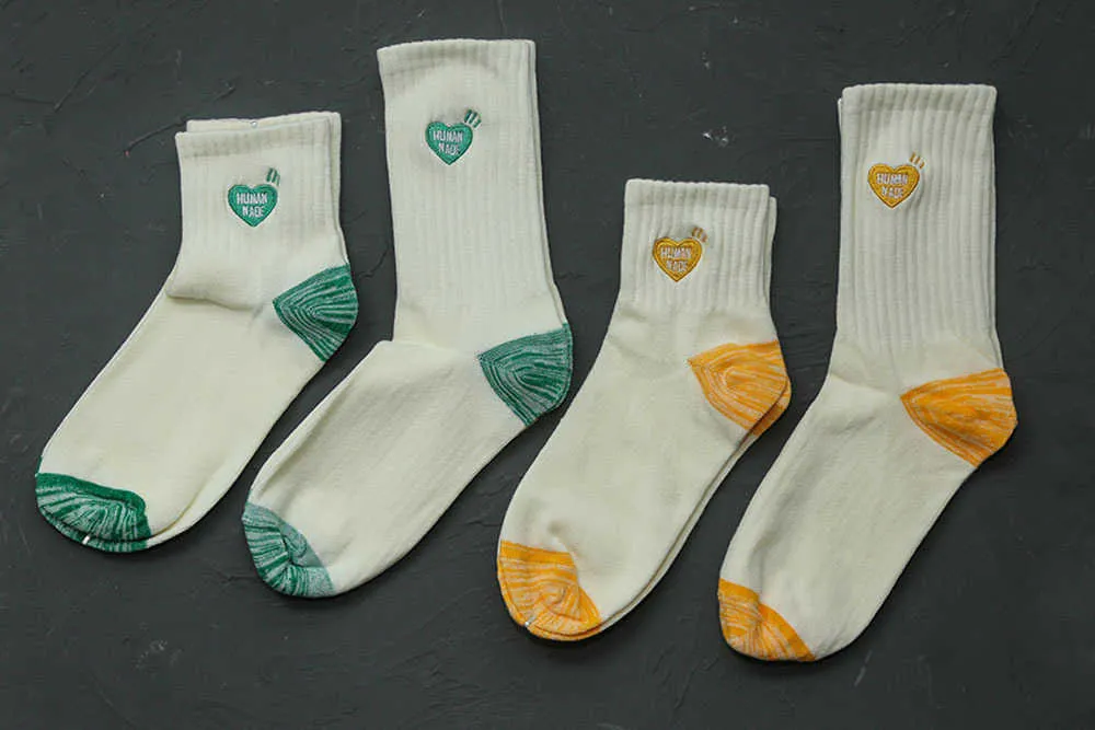 Sports, décontracté automne hiver humain jaune vert amour brodé coton sport court hommes et femmes chaussettes de mode