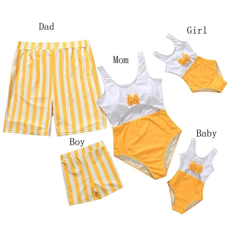 ビーチの水着の縞模様の水着母娘のビキニ父の息子の泳ぎの家族のマッチング服衣装衣装210417