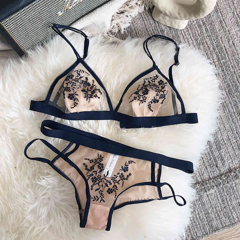 Sexy Ultra-thin Embroidery Bra Set French Lace Flowers Plant Lingerie Deep V Soft Cup Triangle Bras Temptation Women Underwear X0526