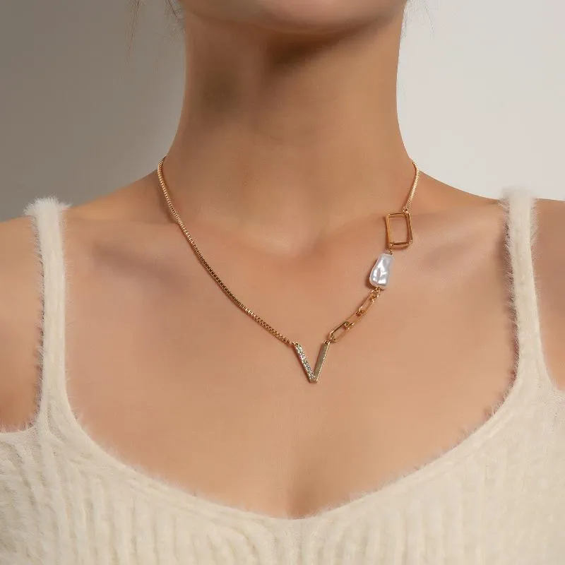 Minimalistisk kristall v brev hängsmycke halsband för kvinna barock pärla geometriska ihåliga halsband tjejer goth casual smycken