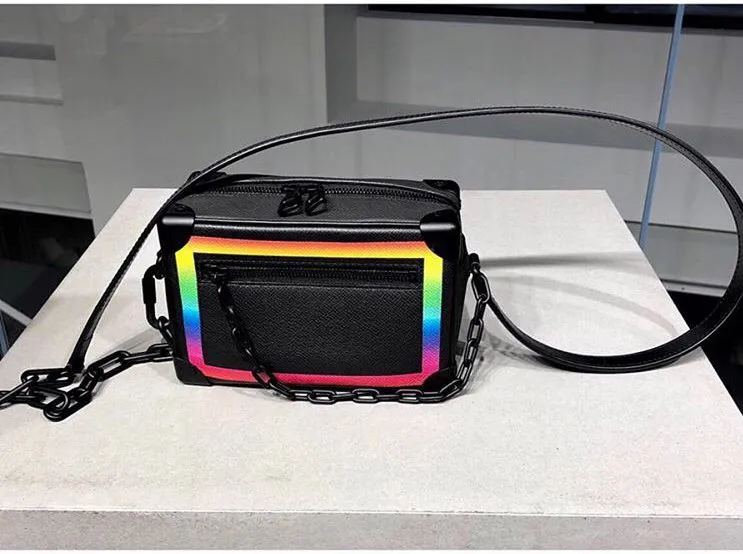 魅力的な ファッション高級クラシックミニメンズブランドバッグデザイナーラグジュアリーハンドバッグズズレインボー修正ソフトボックスパッケージチェーンクロスボディバッグ 新商品 Www Witadvisor Com