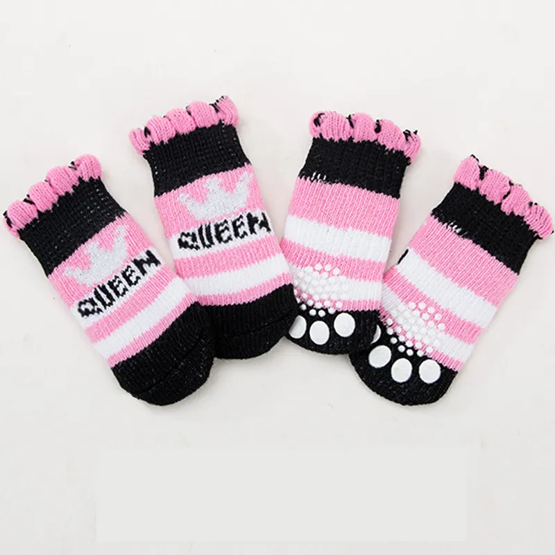 Husdjur hundkläder katt teddy poodle små hundar varm socka vinter valp kreativ mjuk bomull glidande frostskydd stickade strumpor 4 stycken / set xg0062