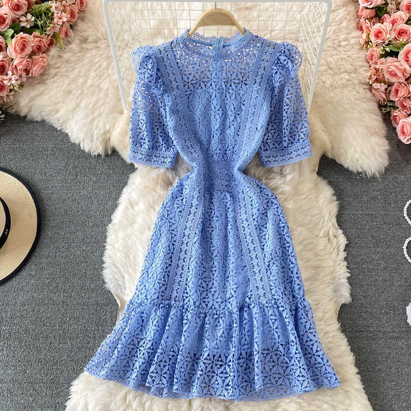 Bleu / rose / blanc dentelle creuse de mini robe femmes élégant col rond manches courtes à manches courtes taille haute taille A-ligne Vestidos été 2021 Y0603