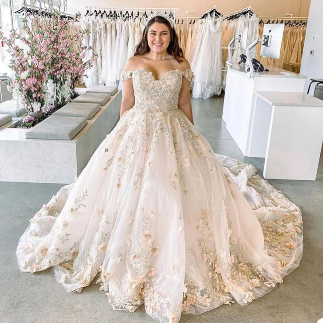 プラスサイズのボールガウンのウェディングドレスオフショルダー3Dのフォールアップリケートスリーブブライダルガウンふくらふれた床の長さの花嫁のドレス