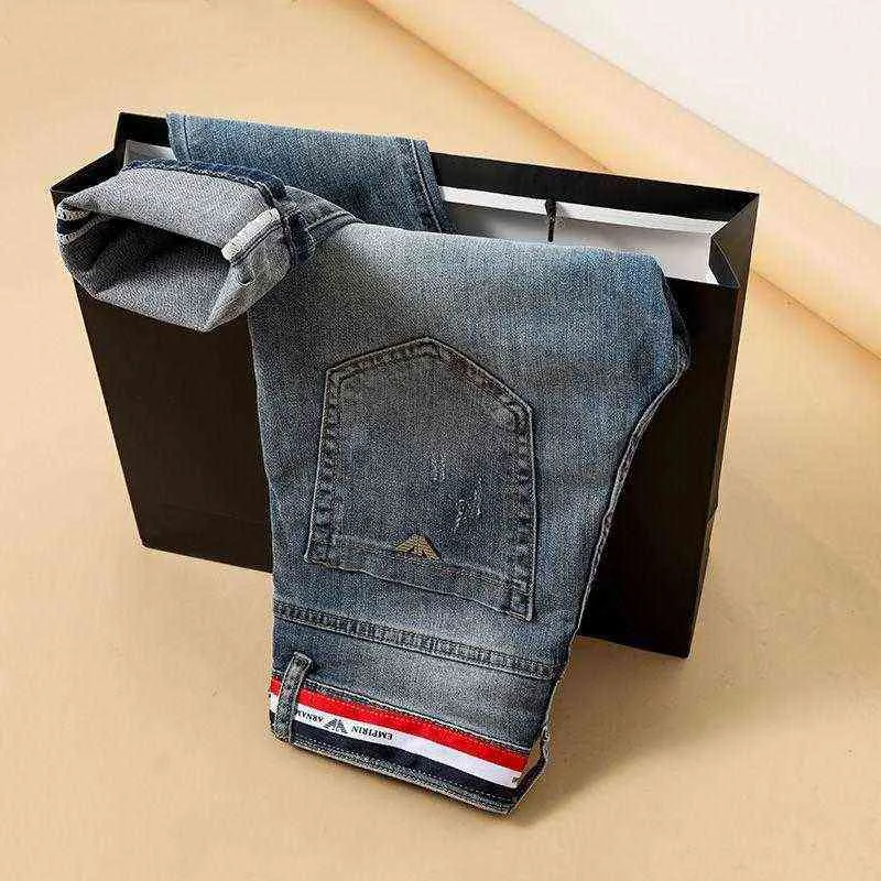 Marque De Mode Brodé Pantalon Hommes Léger Jeans Slim Fit Petits Pieds Mode Casual Polyvalent D'été Mince