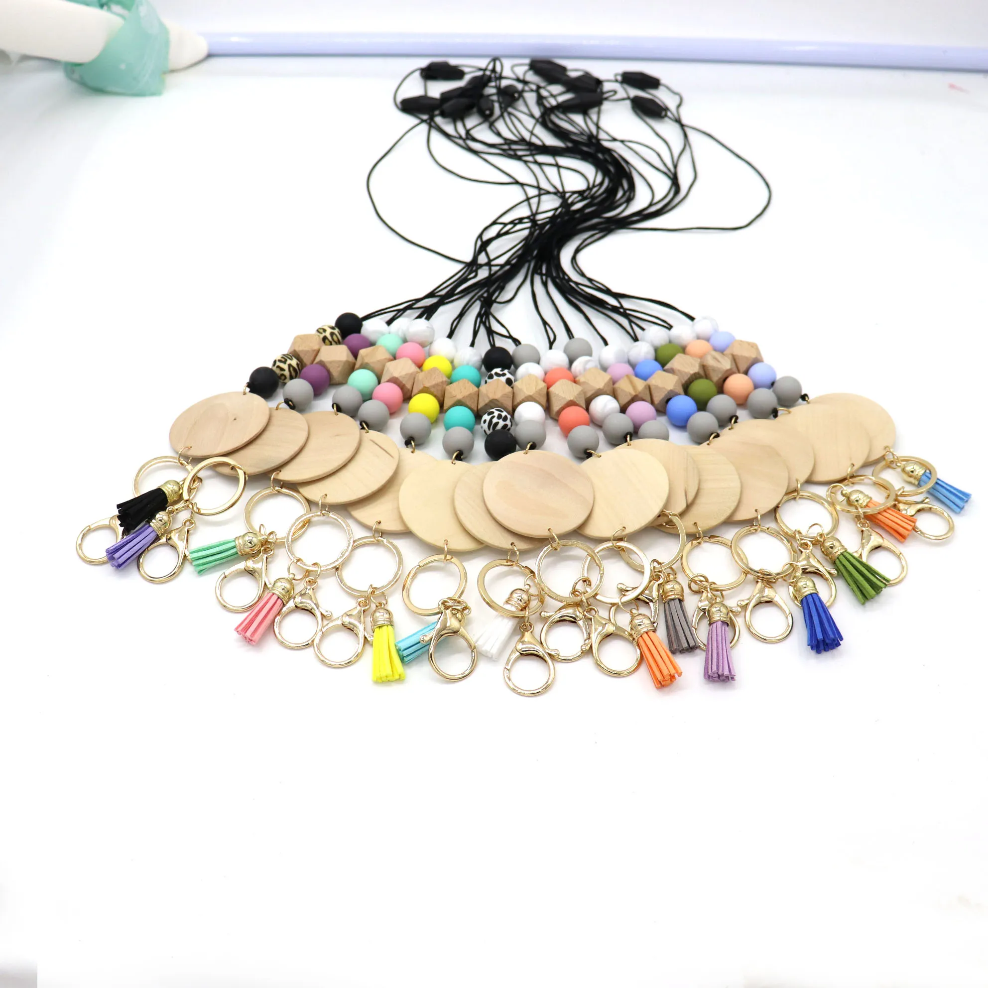 Großhandel mit personalisierter Halskette aus Silikonperlen, leere Scheibe, Quaste, Schlüsselanhänger, mehrfarbig, optional