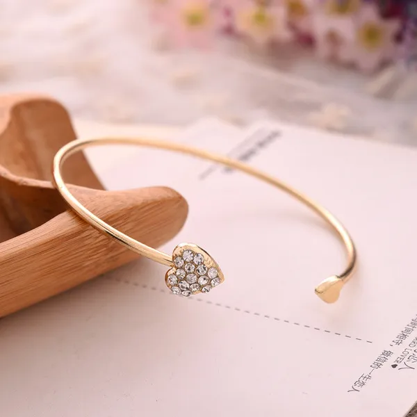 Trendy Kravat Düğümlü Açık Manşet Bileklik Altın Kalp İlk Charm Bilezikler Tel Aşk Bilezik Kadınlar Için Q0719